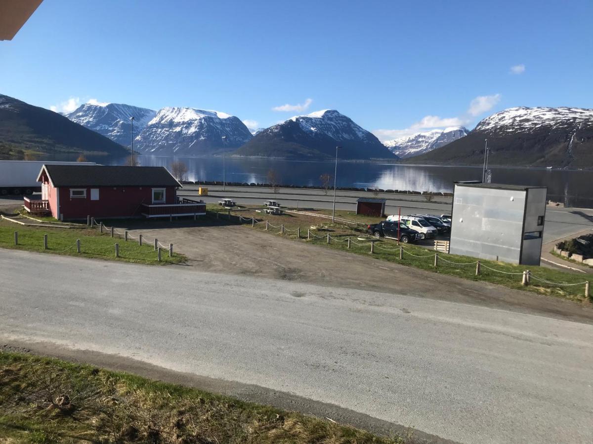 Lyngenfjord Gammelhotell Olderdalen Екстериор снимка